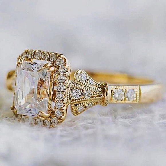 18k Gold Dainty Promise/Engagement Ring - Picture 3 of 4